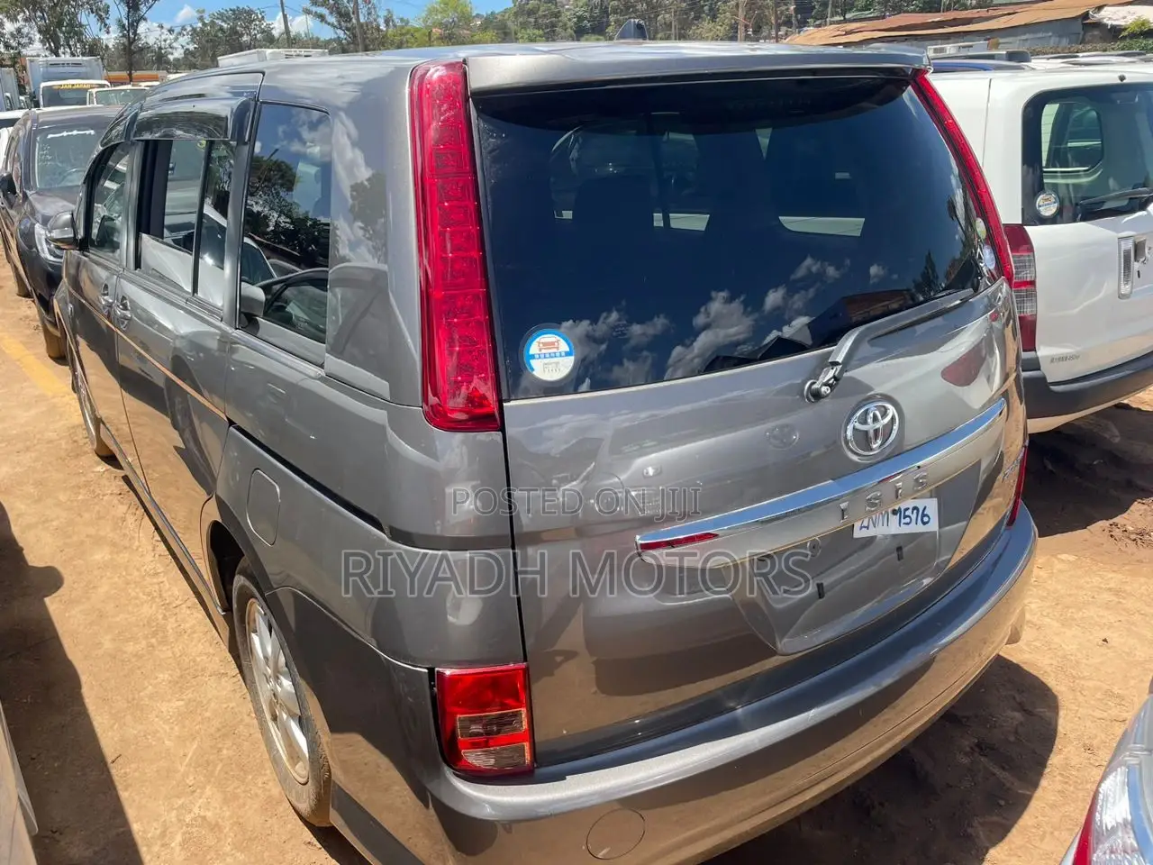 Toyota ISIS 1.8 Platana 2WD 2011 Gray