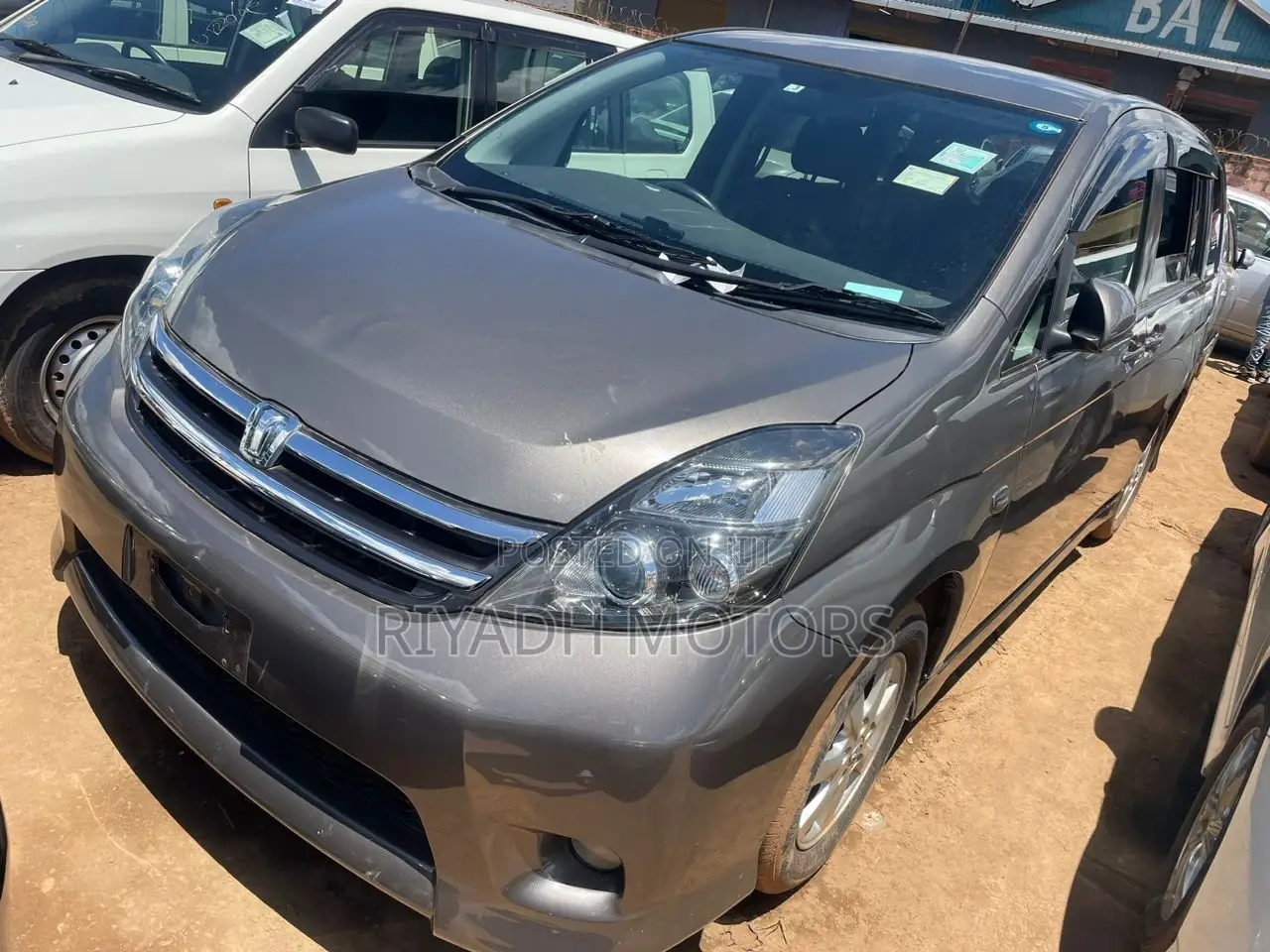 Toyota ISIS 1.8 Platana 2WD 2011 Gray