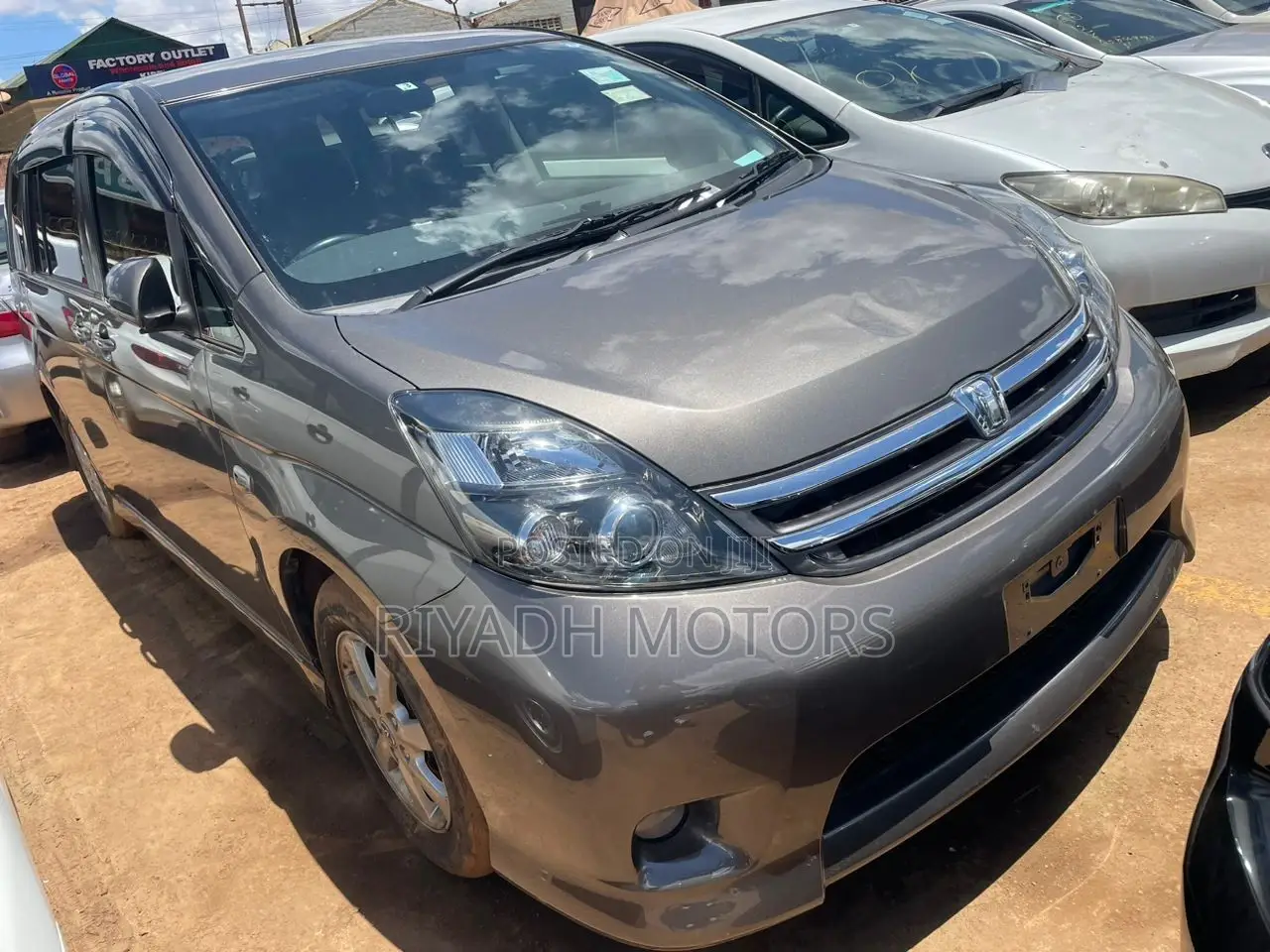 Toyota ISIS 1.8 Platana 2WD 2011 Gray