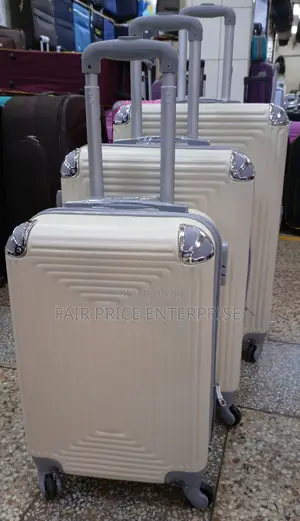 VIP Original Plastic Suitcases. Full Set.( Cream)