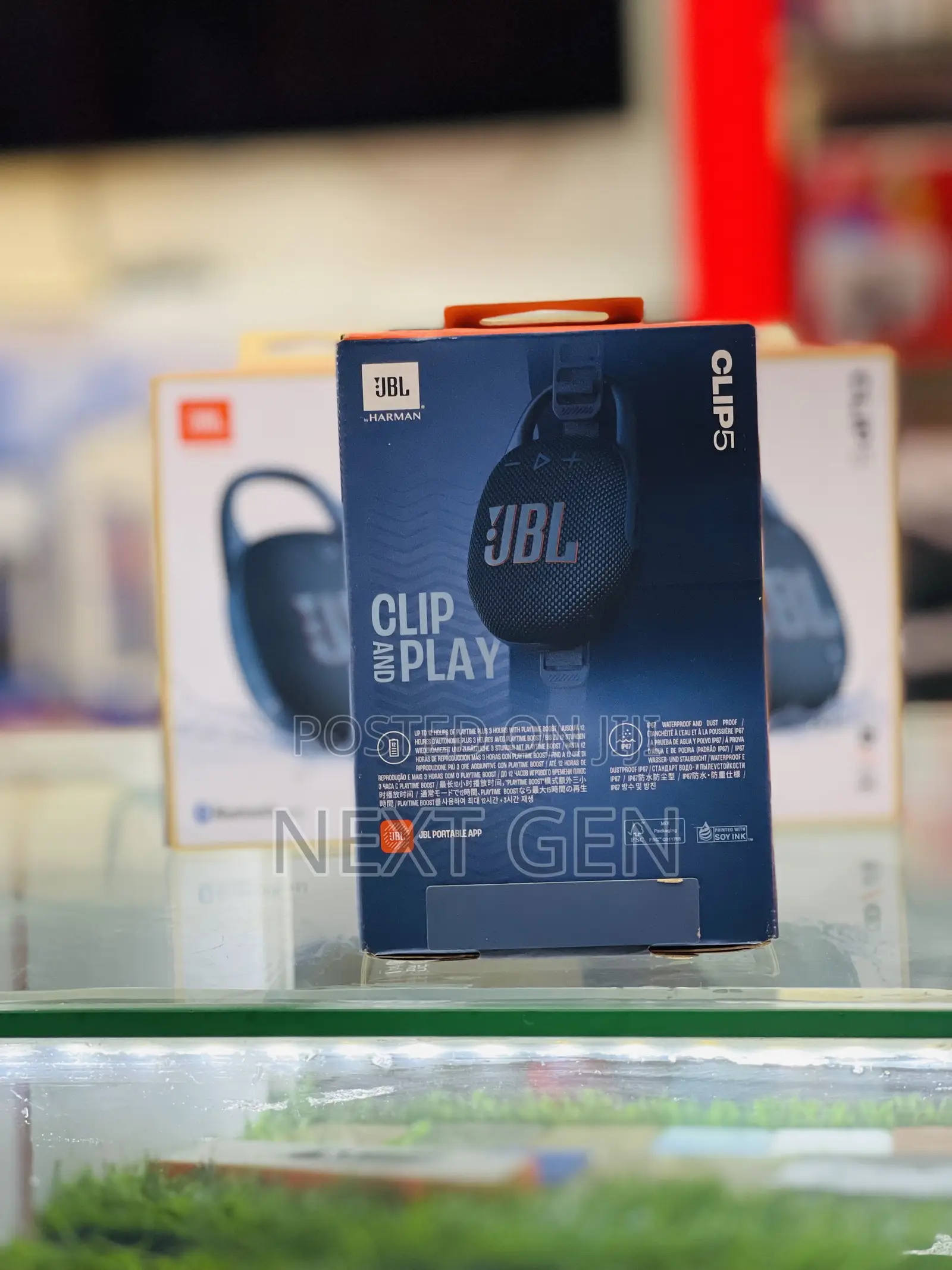 JBL Clip 5 Ultra-Portable Waterproof Speaker,Black