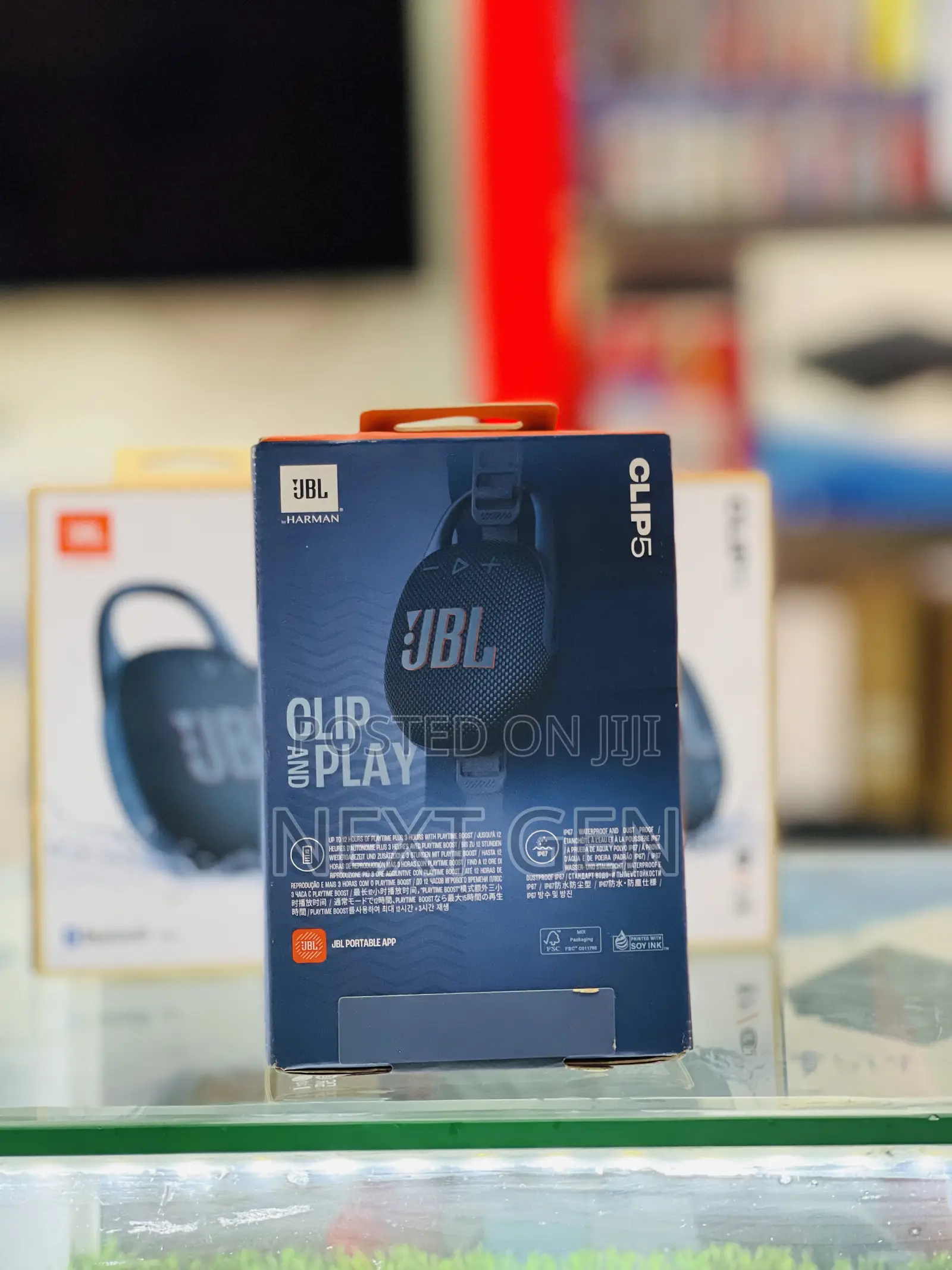 JBL Clip 5 Ultra-Portable Waterproof Speaker,Black