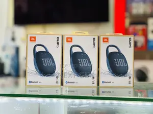 JBL Clip 5 Ultra-Portable Waterproof Speaker,Black