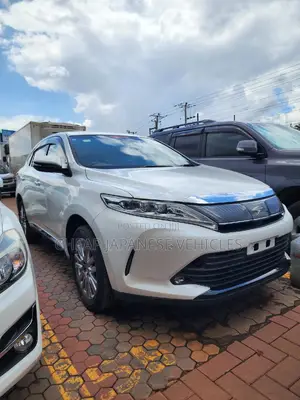 Toyota Harrier 2.0 2018 White