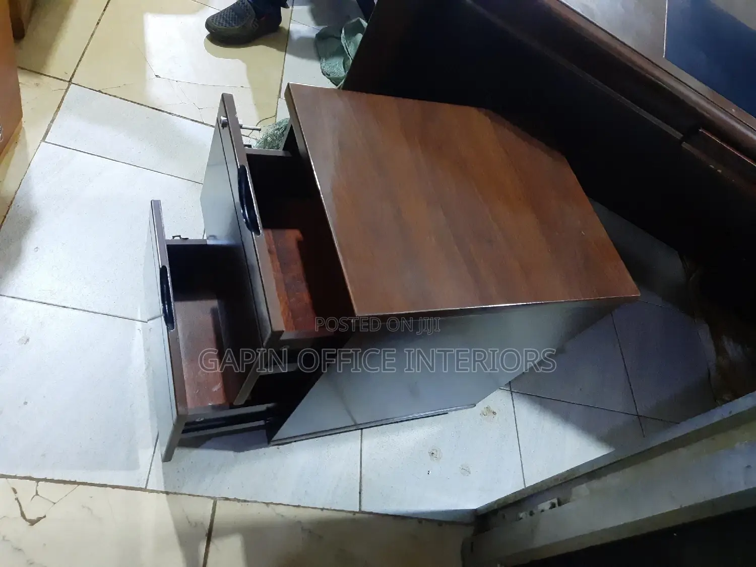 Used Executive Office Table of Size 180cm, Good Condition