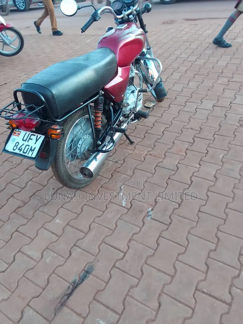 Bajaj Boxer 100 2024 Red
