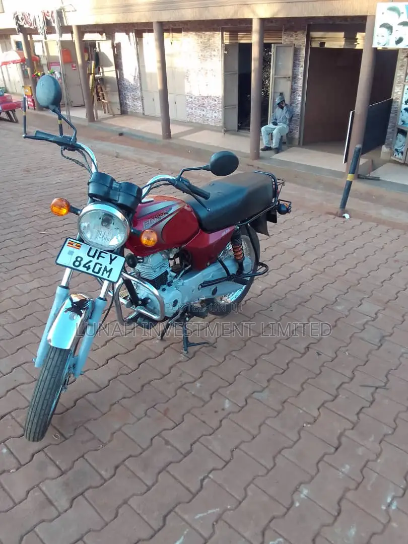 Bajaj Boxer 100 2024 Red