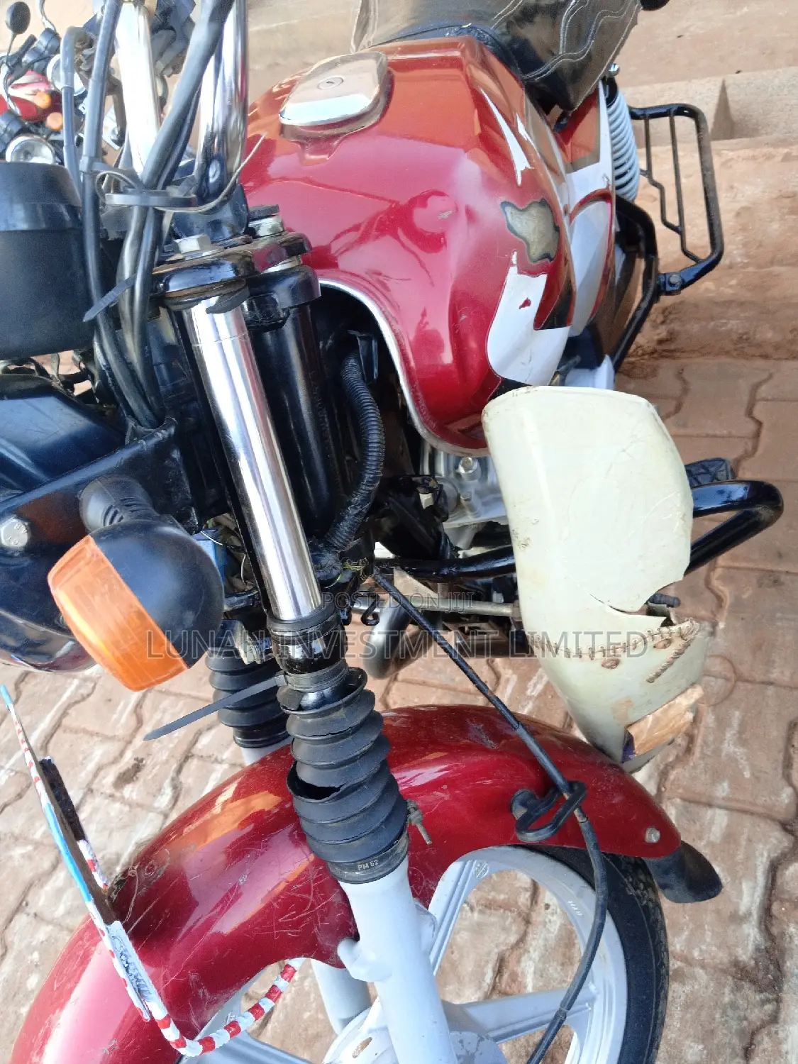 TVS HLX 125 2023 Red