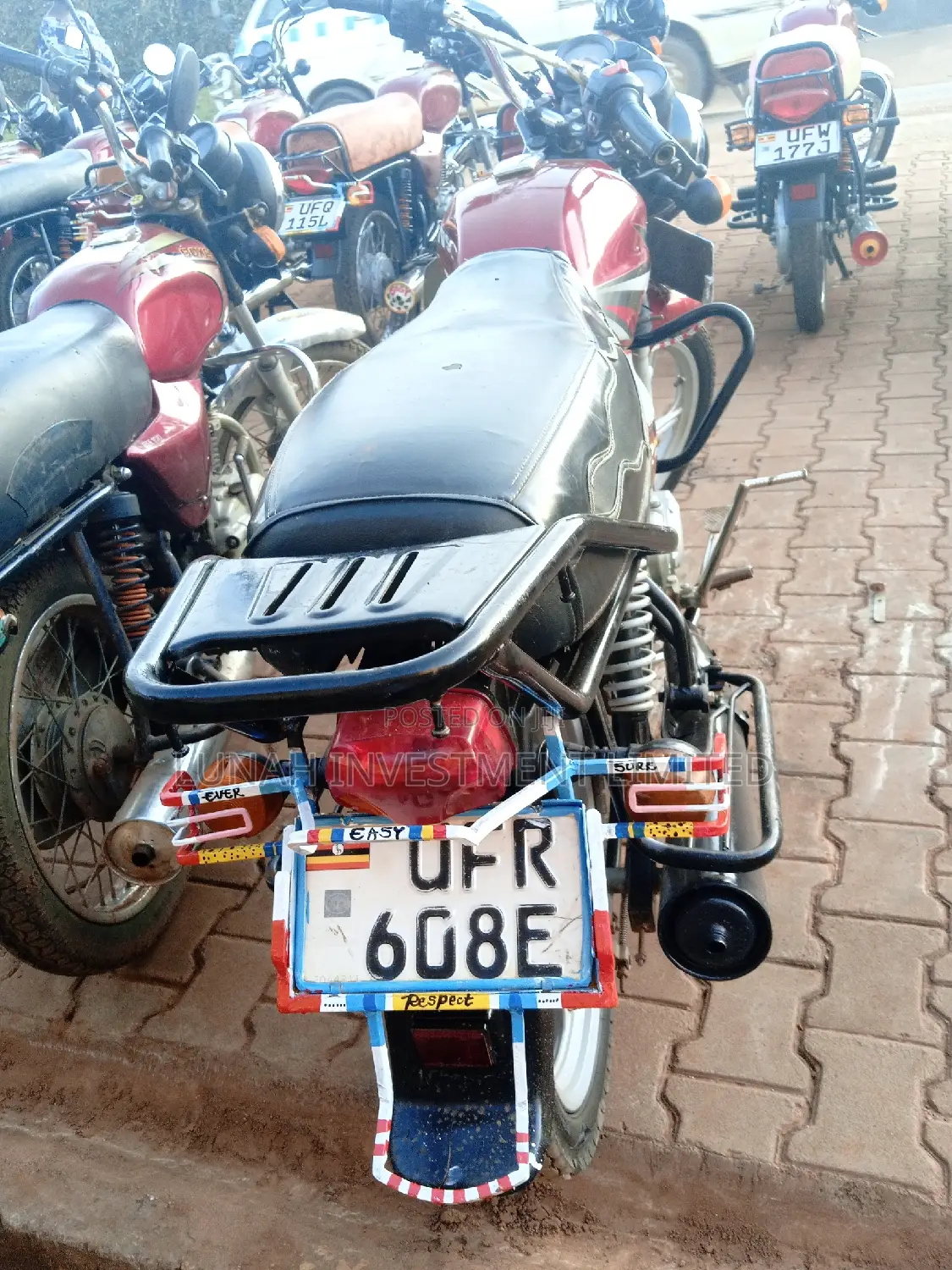 TVS HLX 125 2023 Red