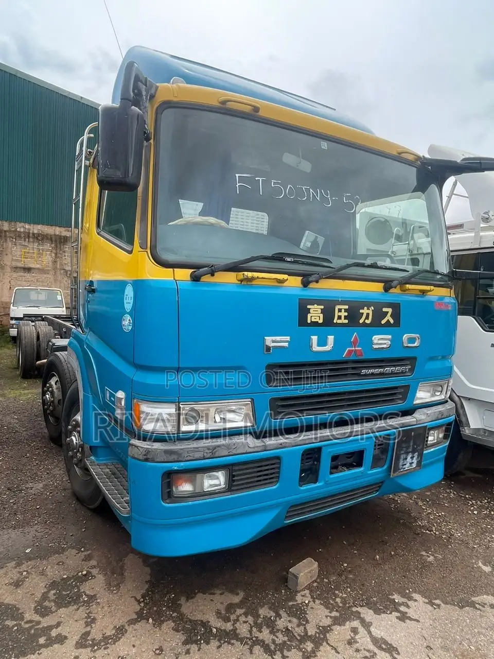 Fuso Super Great 12tyres