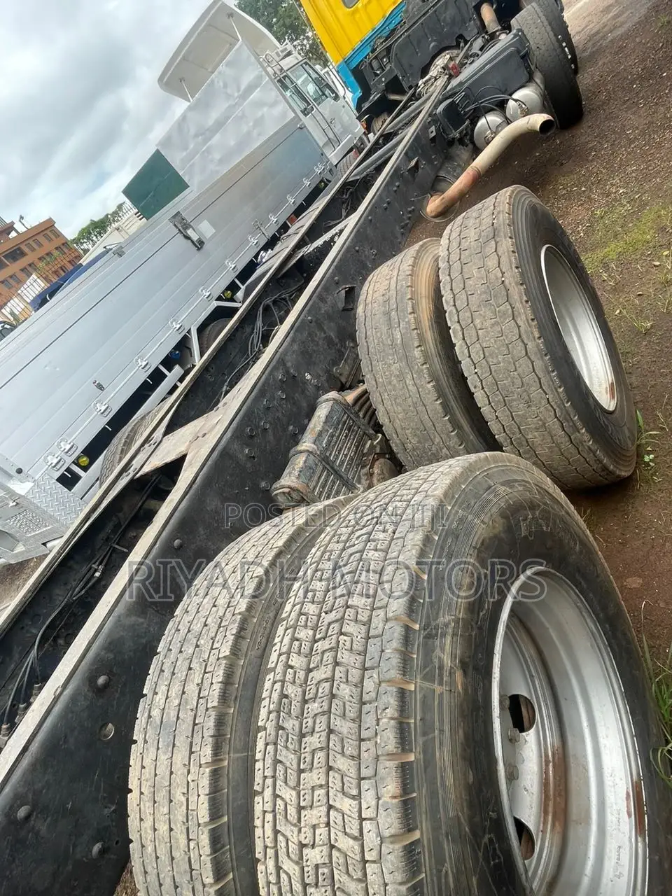 Fuso Super Great 12tyres