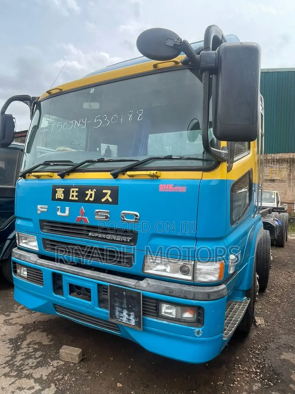 Fuso Super Great 12tyres