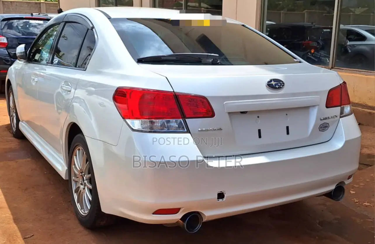 Subaru Legacy 2.5i Premium 2011 White