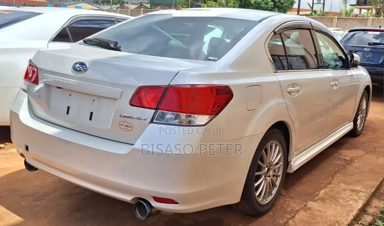 Subaru Legacy 2.5i Premium 2011 White