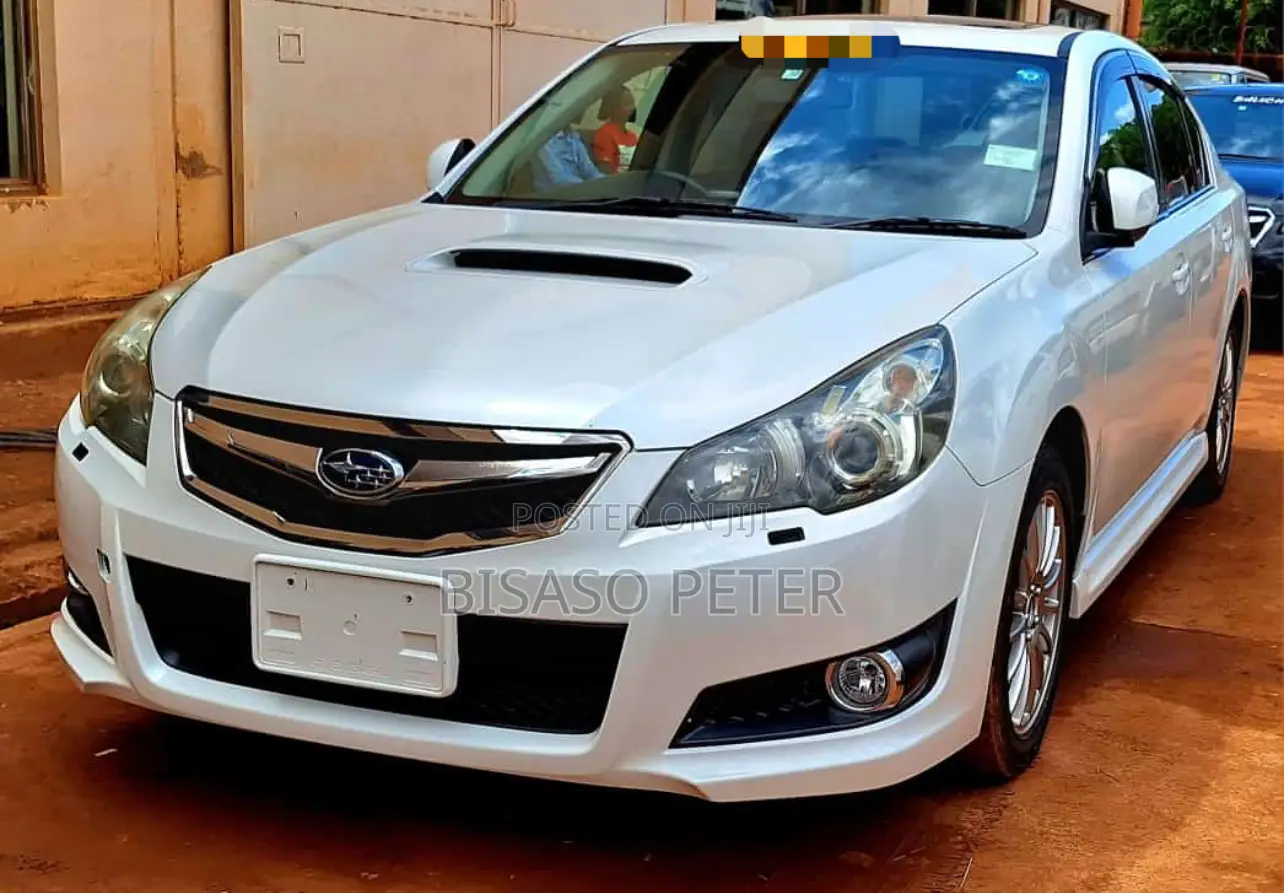 Subaru Legacy 2.5i Premium 2011 White