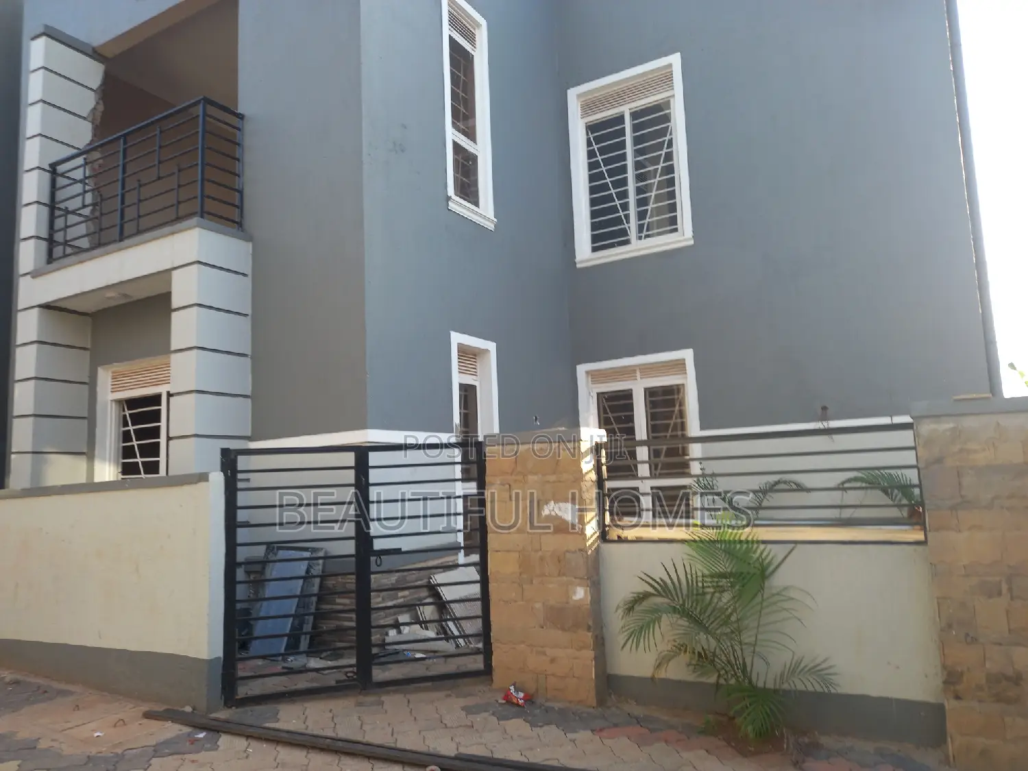 Furnished 4bdrm Duplex in Kira All Tarmack, Central Division for sale