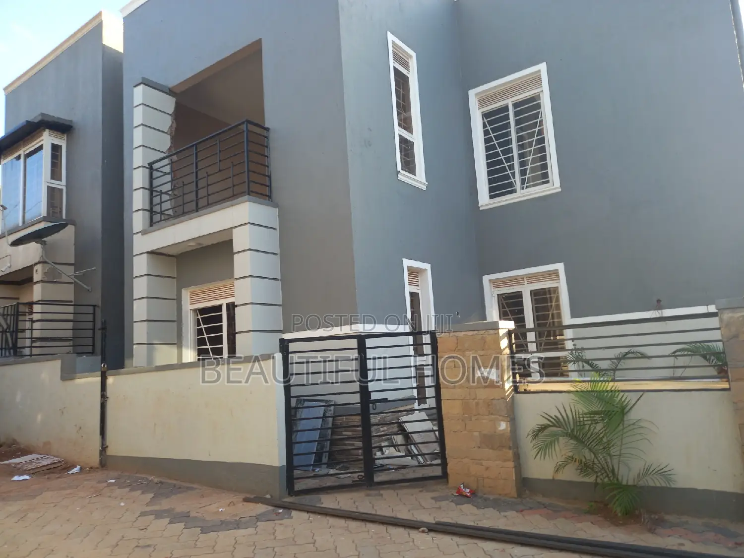 Furnished 4bdrm Duplex in Kira All Tarmack, Central Division for sale