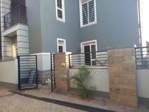 Furnished 4bdrm Villa in Kira Tarmacked for sale