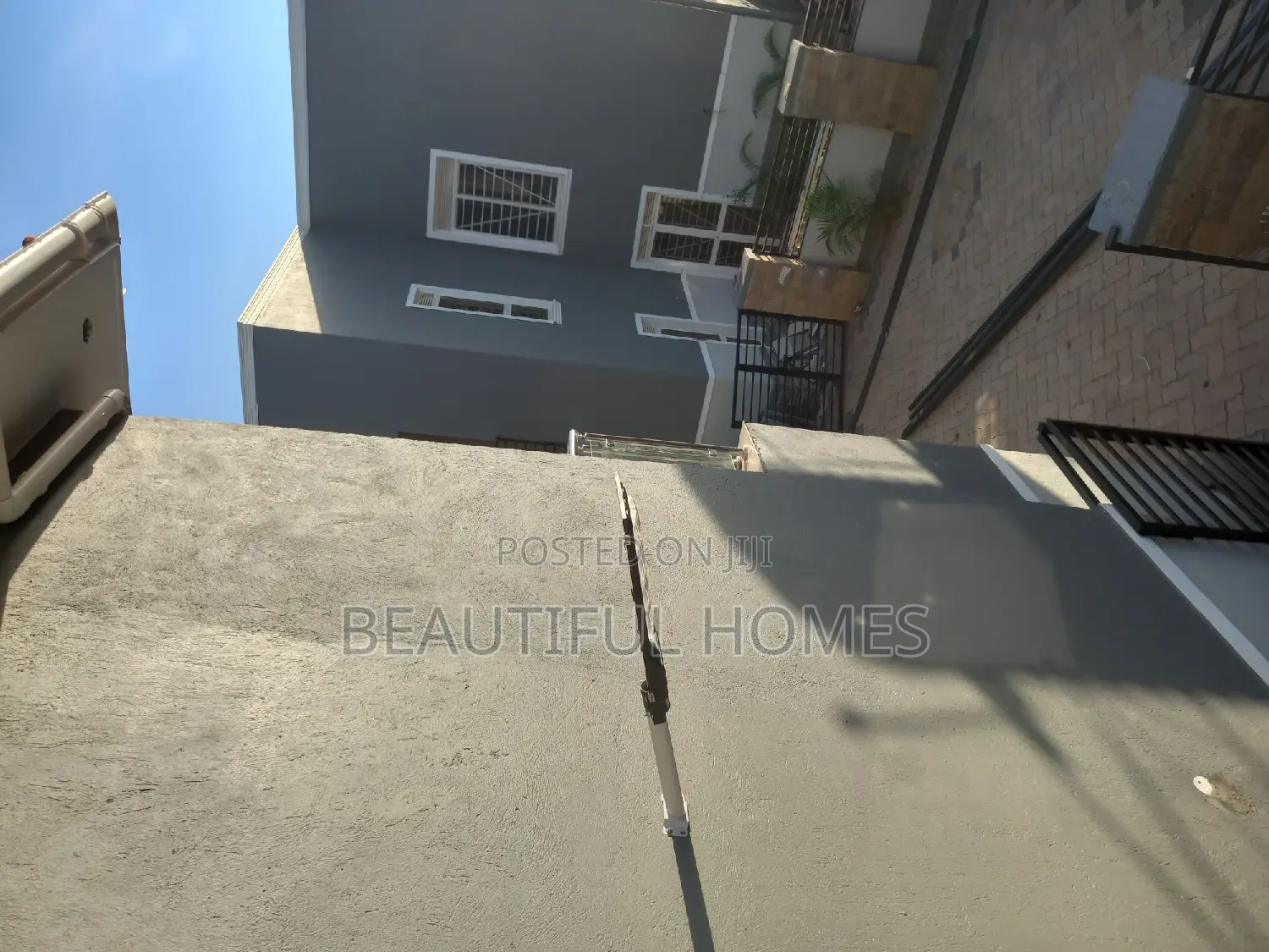 Furnished 4bdrm Villa in Kira Tarmacked for sale