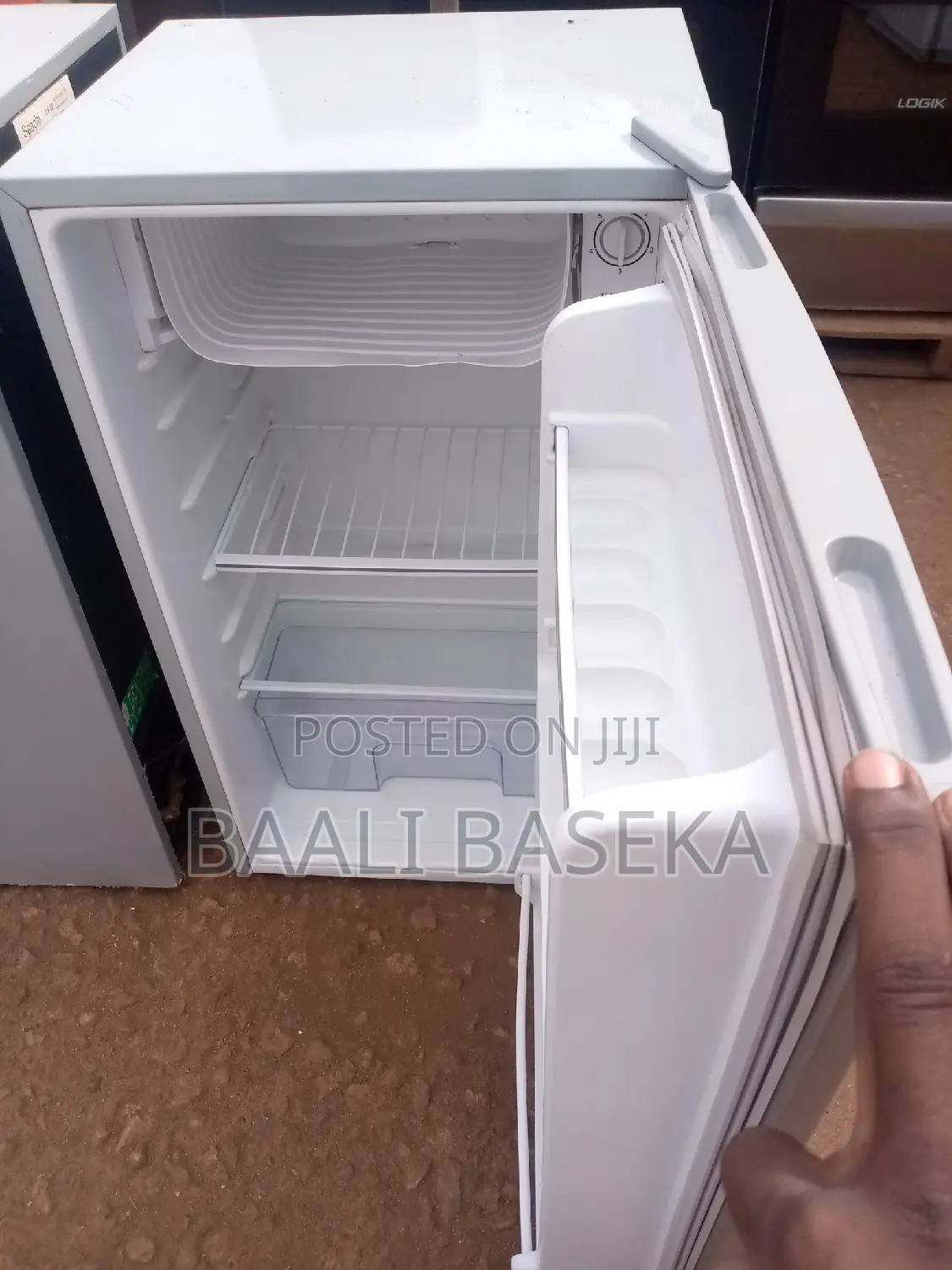 Fridges/Refrigerator/Adh 120ltrs /999