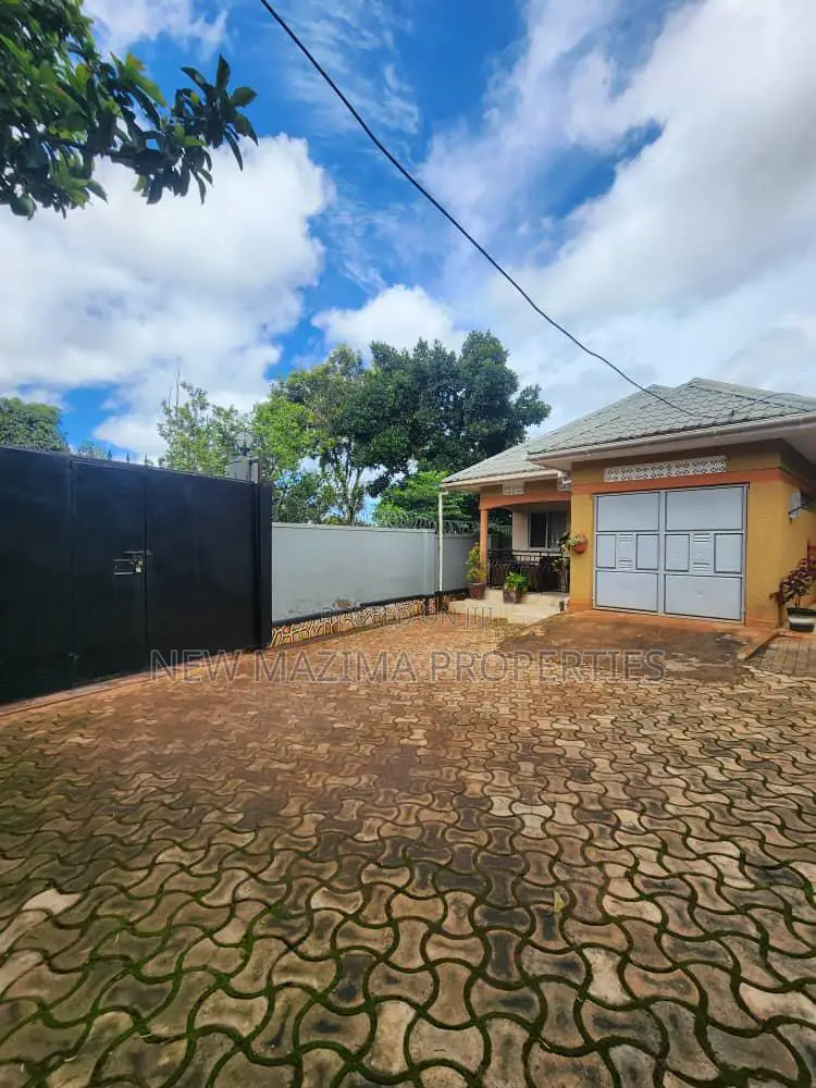 3bdrm Bungalow in Bwebajja Kitende, Division A for sale