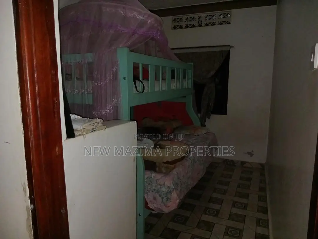 3bdrm House in Seguku Heights, Division A for sale