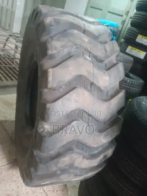 23.5-25 ROAD HIKER for Tractor .