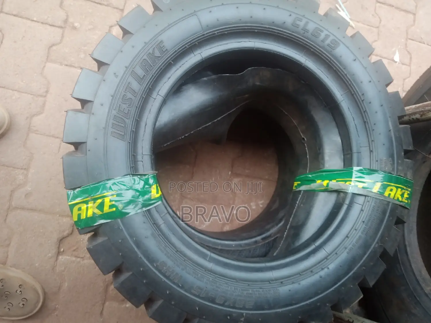 28*9-15 New Tube Tyre for Forklift.