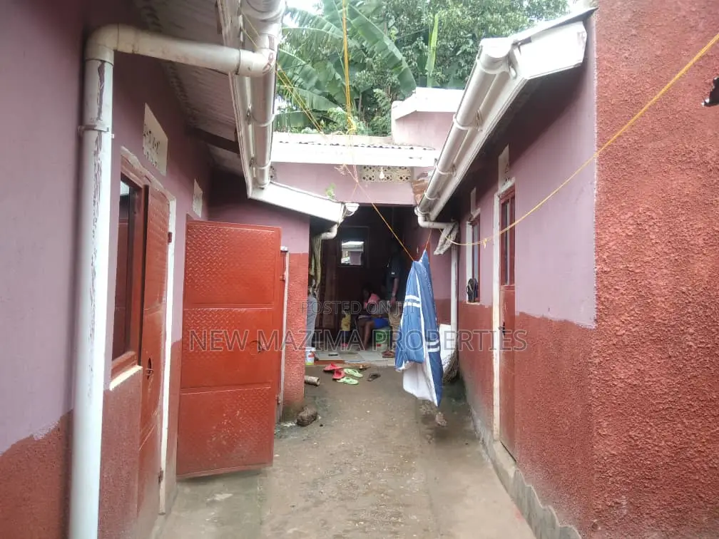 6bdrm House in Kawempe Kawanda, Division A for sale