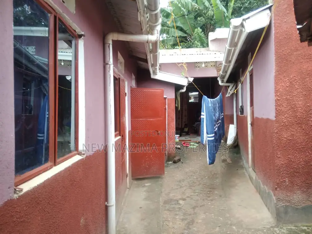 6bdrm House in Kawempe Kawanda, Division A for sale