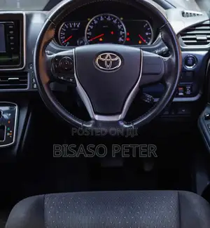Toyota Noah 2.0 AWD (8 Seater) 2014 White