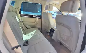 Volkswagen Touareg V6 Executive AWD 4MOTION 2015 Gray