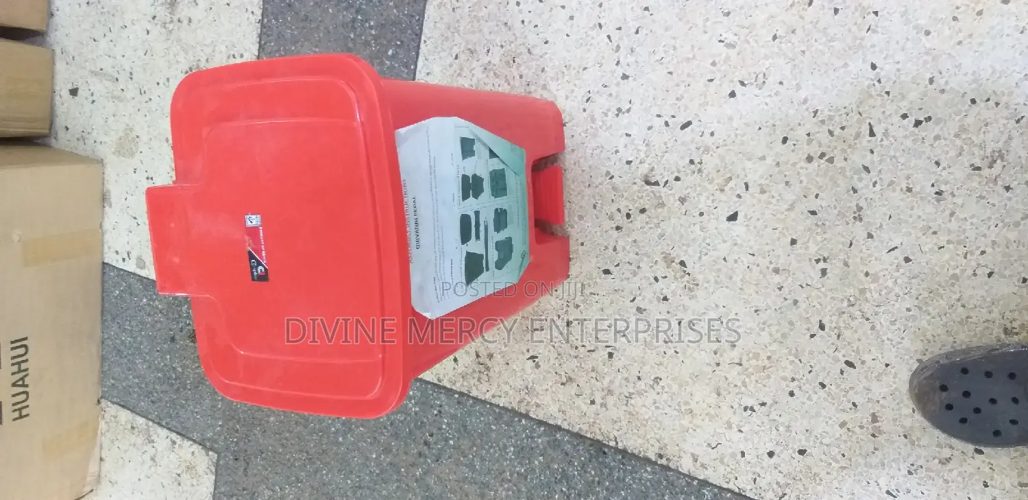 Step on Dustbin