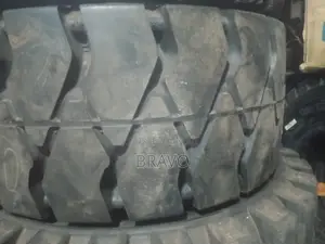 28*12.5-15 New Solid Tyres.