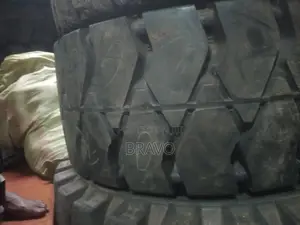 28*12.5-15 New Solid Tyres.
