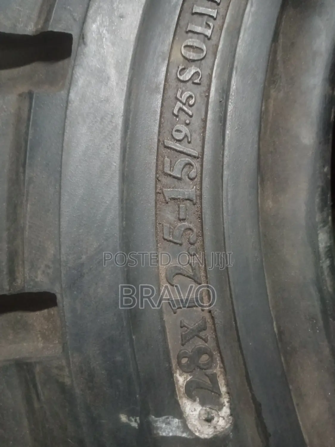 28*12.5-15 New Solid Tyres.