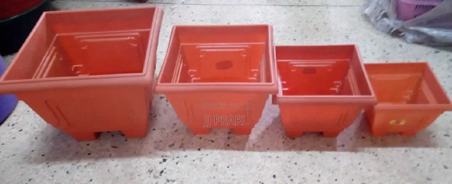 Squared Plastic Flower Pots