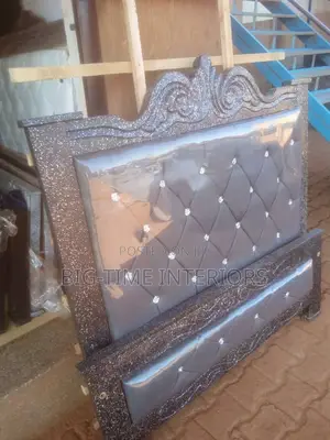 4*6 Gray Leather Bed