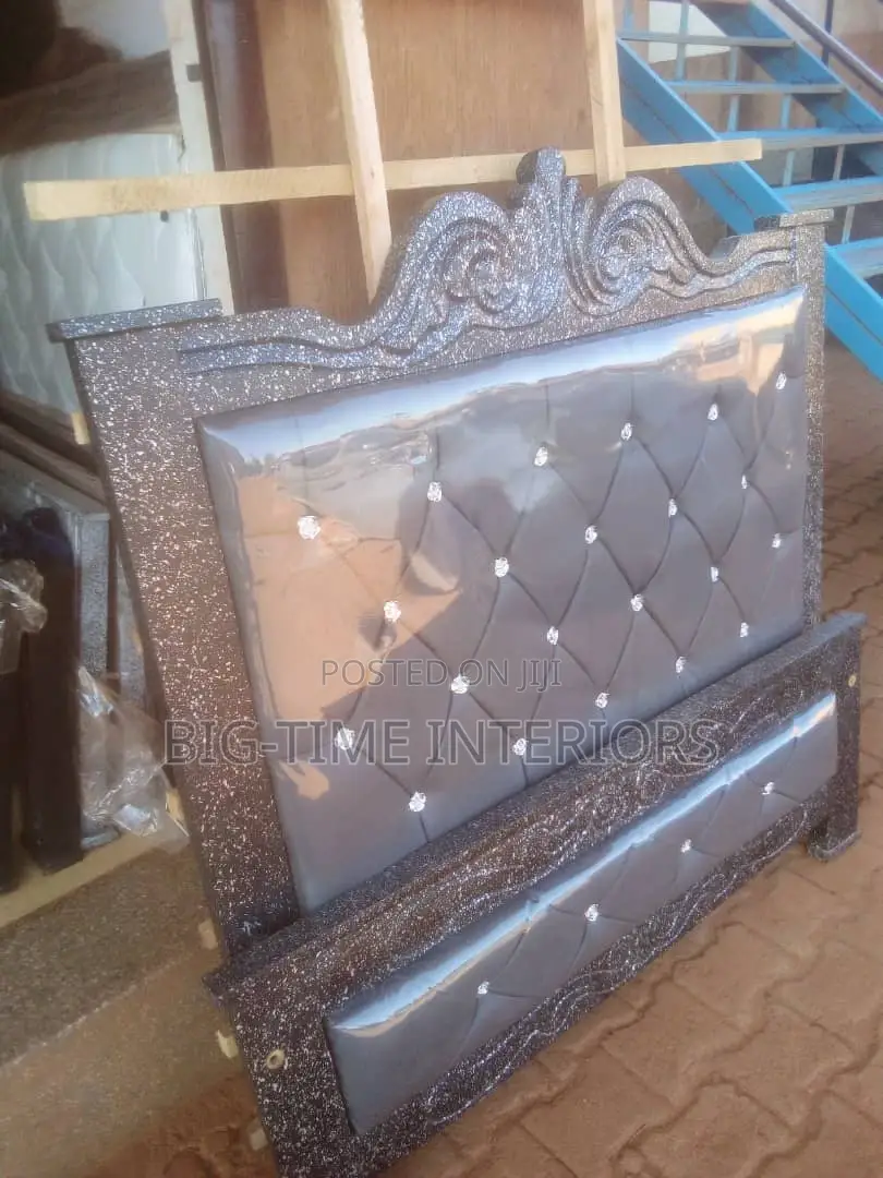 4*6 Gray Leather Bed