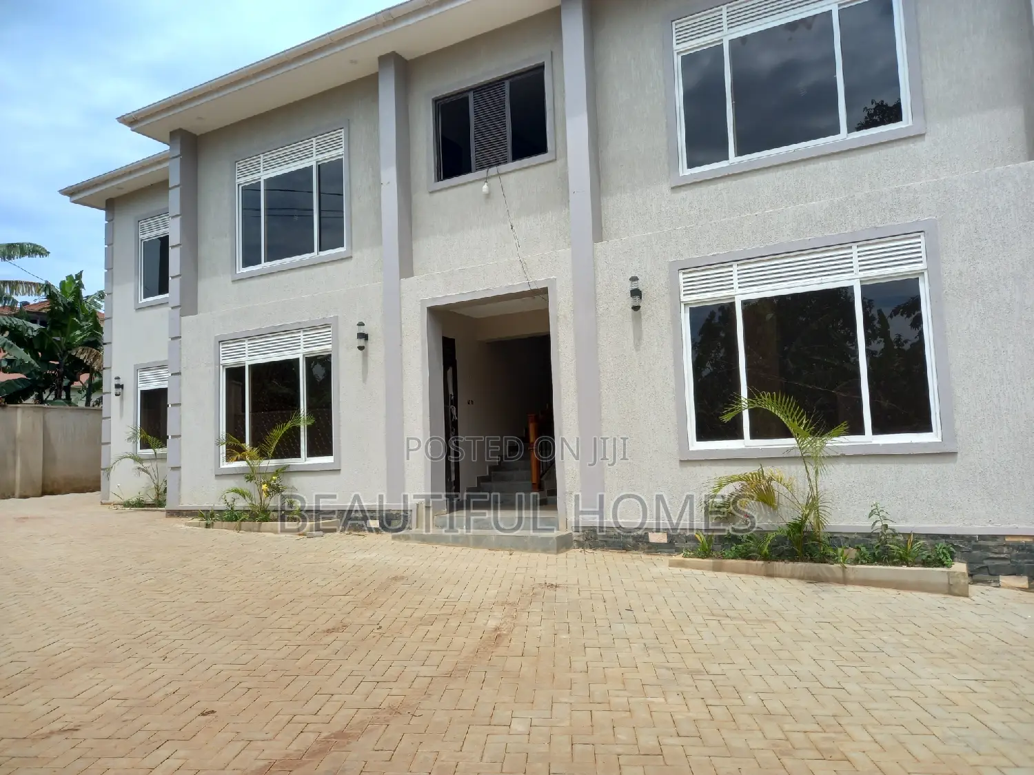 Furnished 2bdrm Apartment in Kira for sale