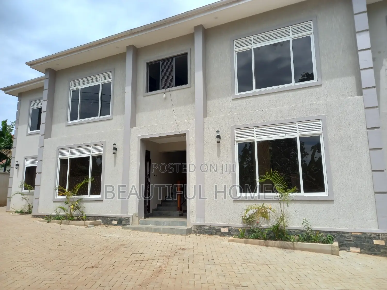 Furnished 2bdrm Apartment in Kira for sale