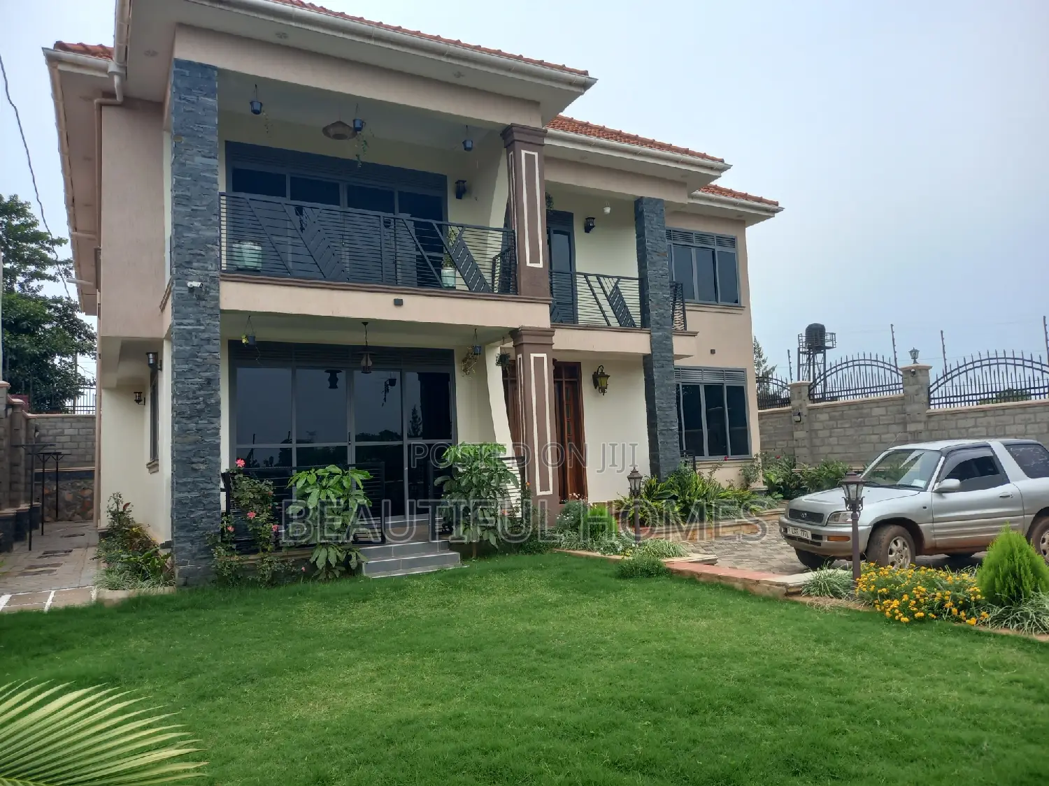 Furnished 5bdrm Duplex in Kira for sale