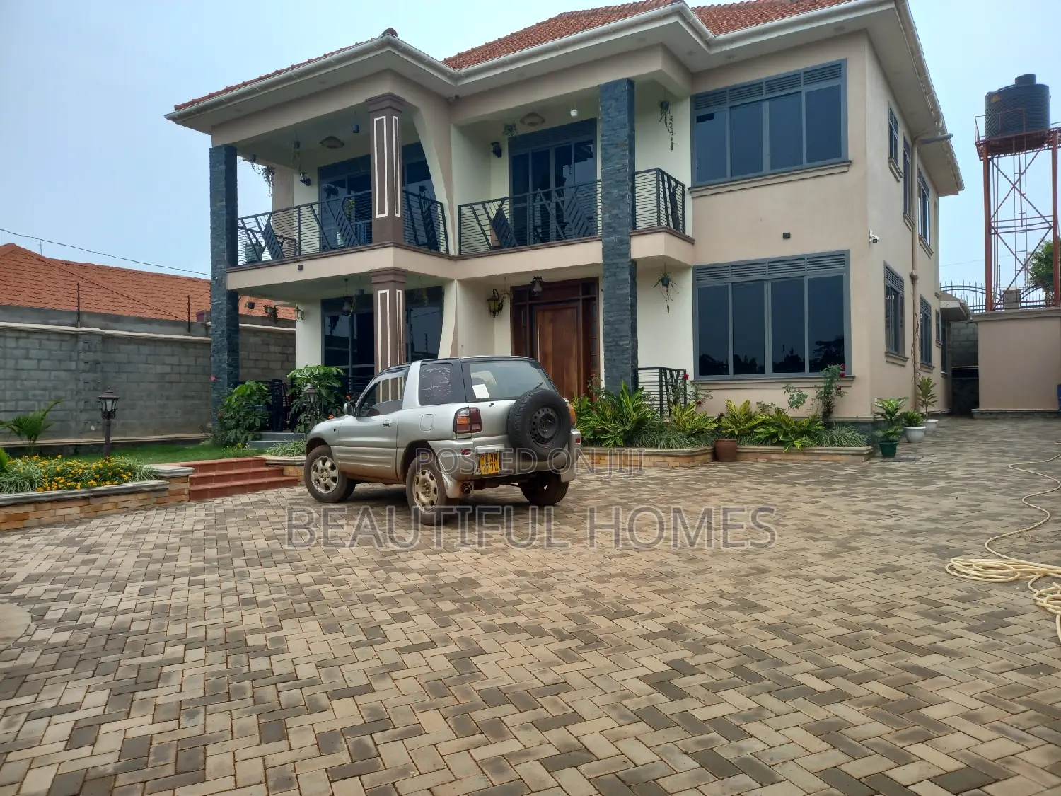 Furnished 5bdrm Duplex in Kira for sale