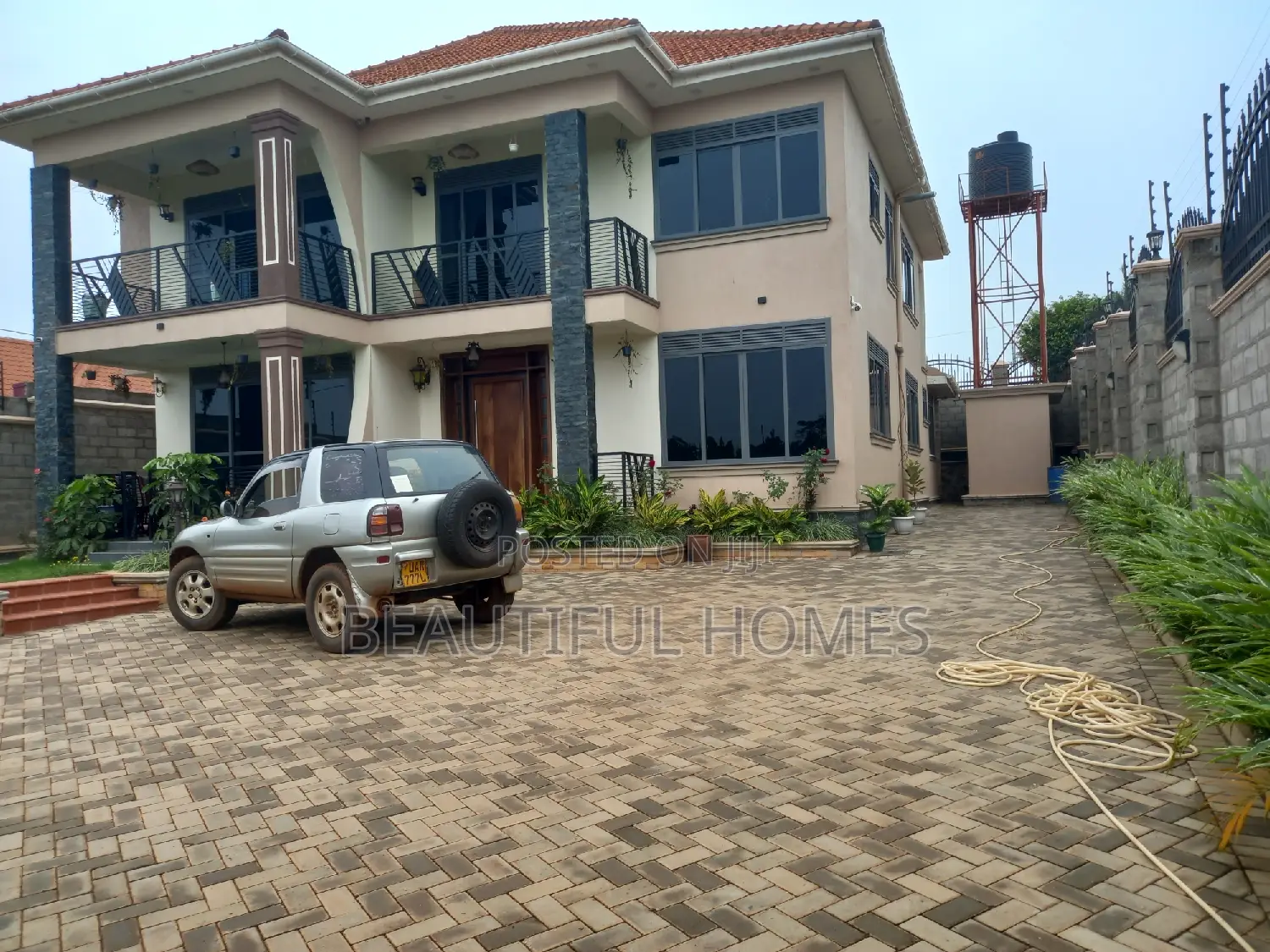 Furnished 5bdrm Duplex in Kira for sale