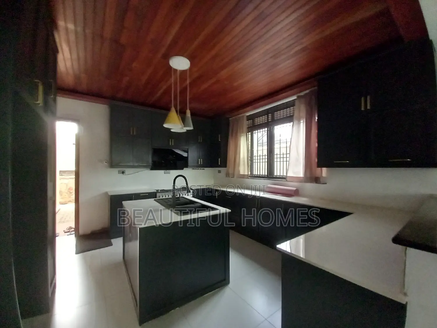 Furnished 5bdrm Duplex in Kira for sale