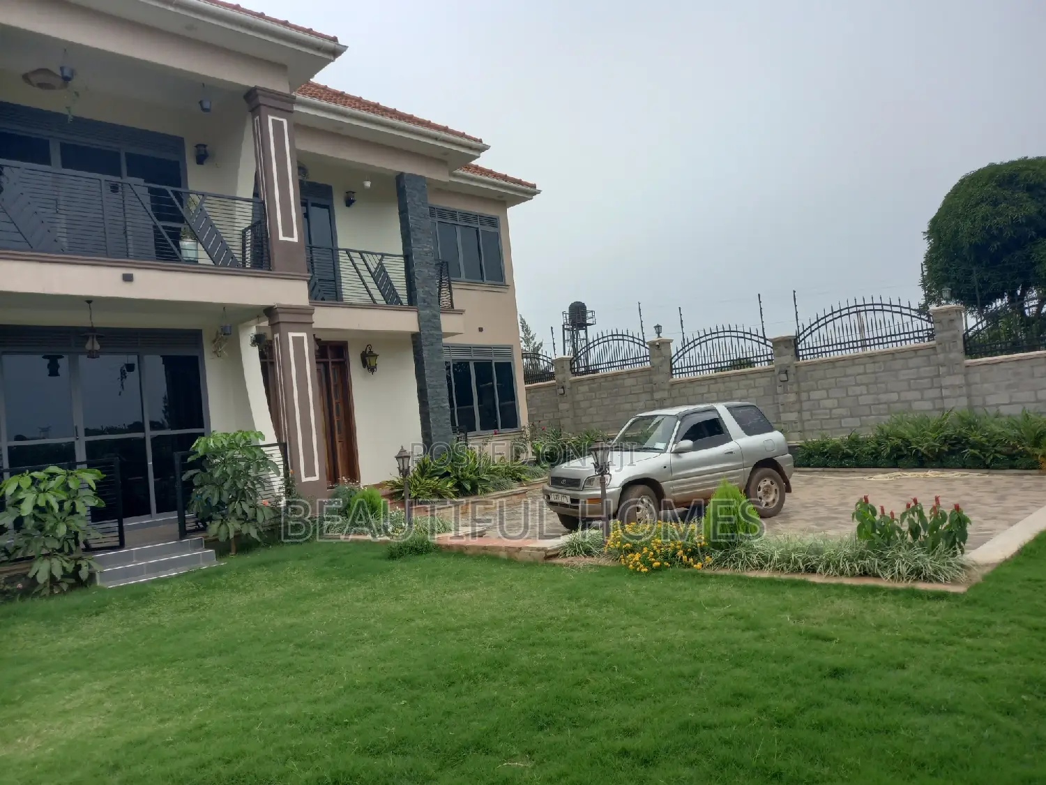 Furnished 5bdrm Duplex in Kira for sale
