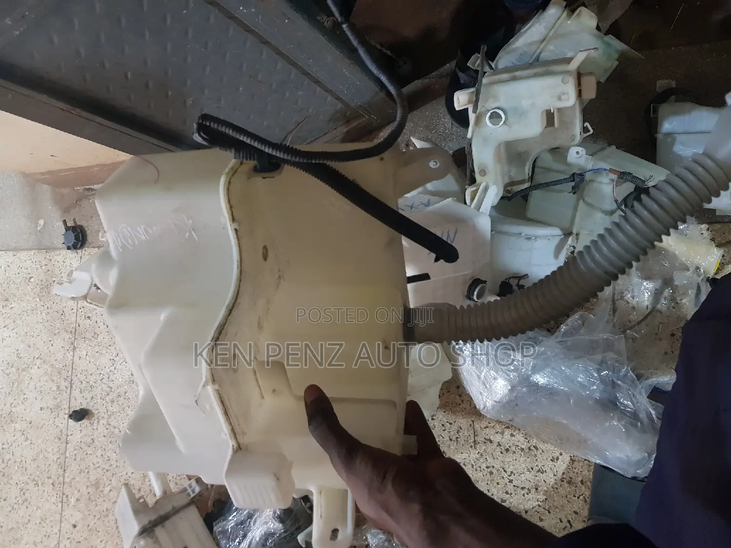 Windshield Water Tank for Harrier Kawundo