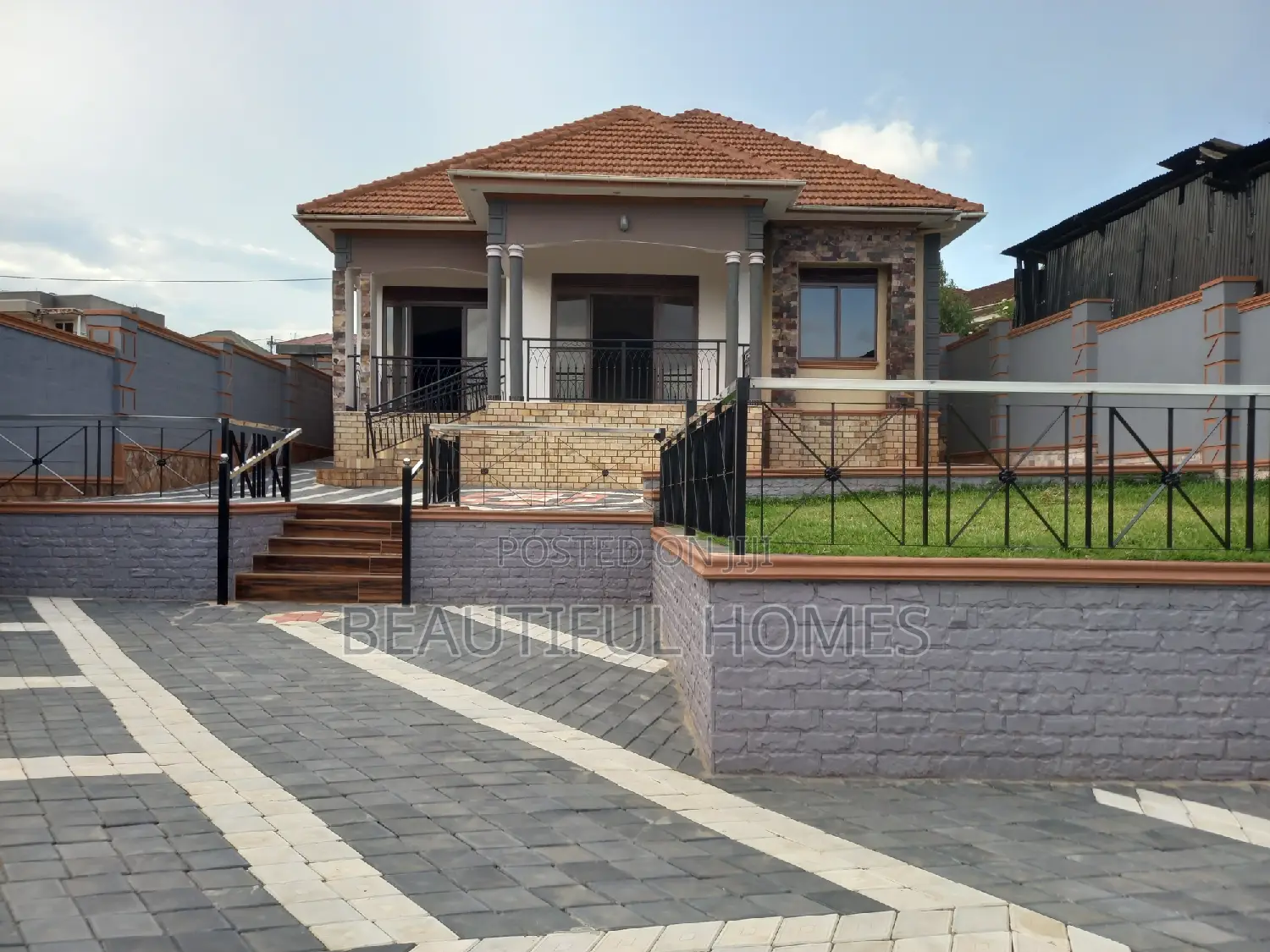 Furnished 4bdrm House in Kira for sale