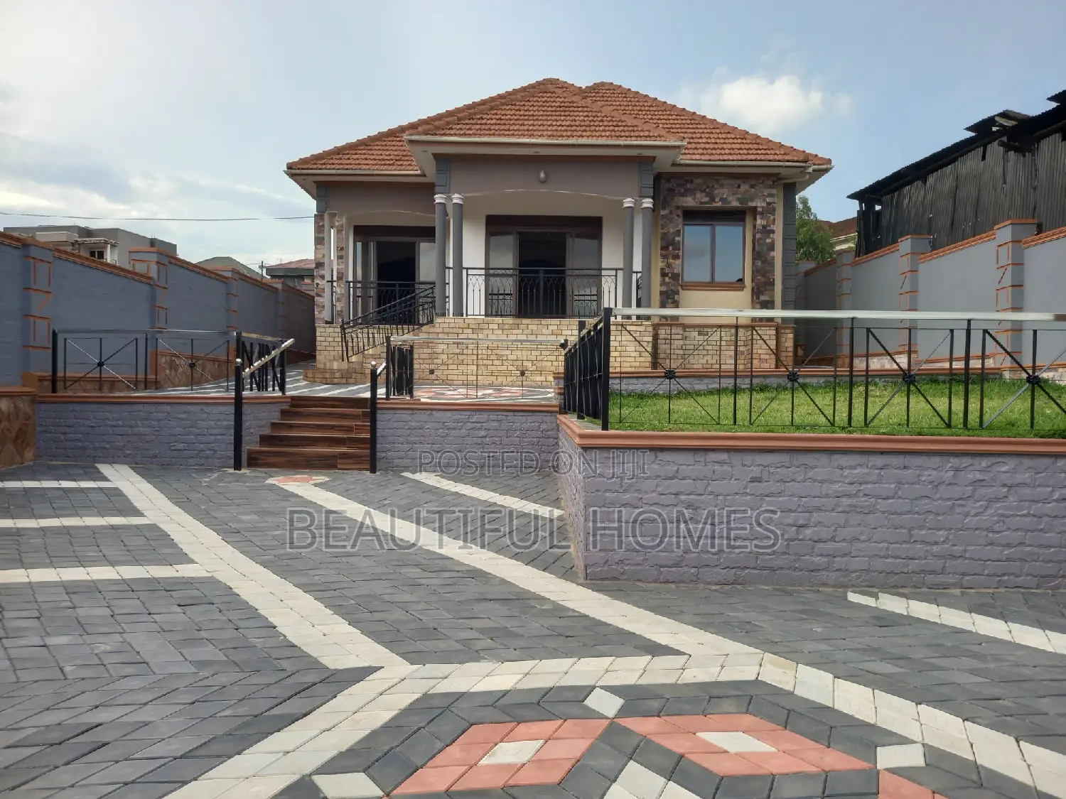 Furnished 4bdrm Bungalow in Kira for sale