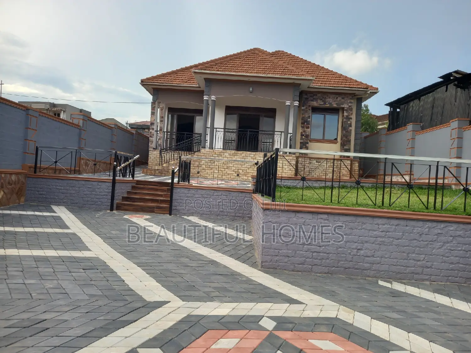 Furnished 4bdrm Bungalow in Kira for sale